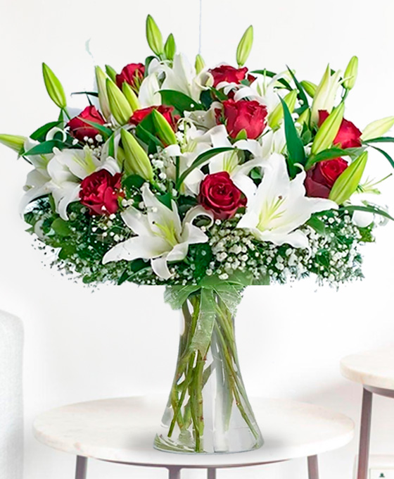 Ramo rosas y liliums para regalar cumpleaños