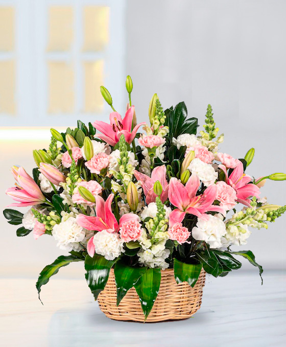 Enviar cesta de flores para cumpleaños Cesta de liliums y claveles